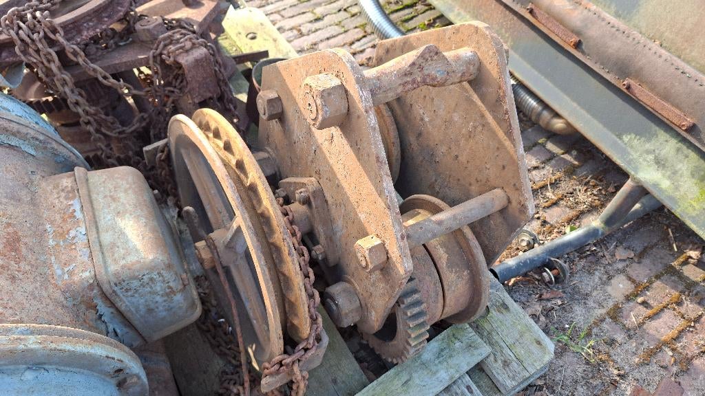 Vintage  loopkat met ketting, zware uitvoering, Ophalen