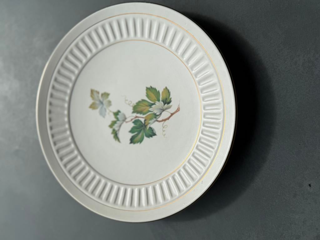 Aardewerk bord Flora Gouda Petra decor, Ophalen of Verzenden, Zo goed als nieuw, Porselein, Wedgwood