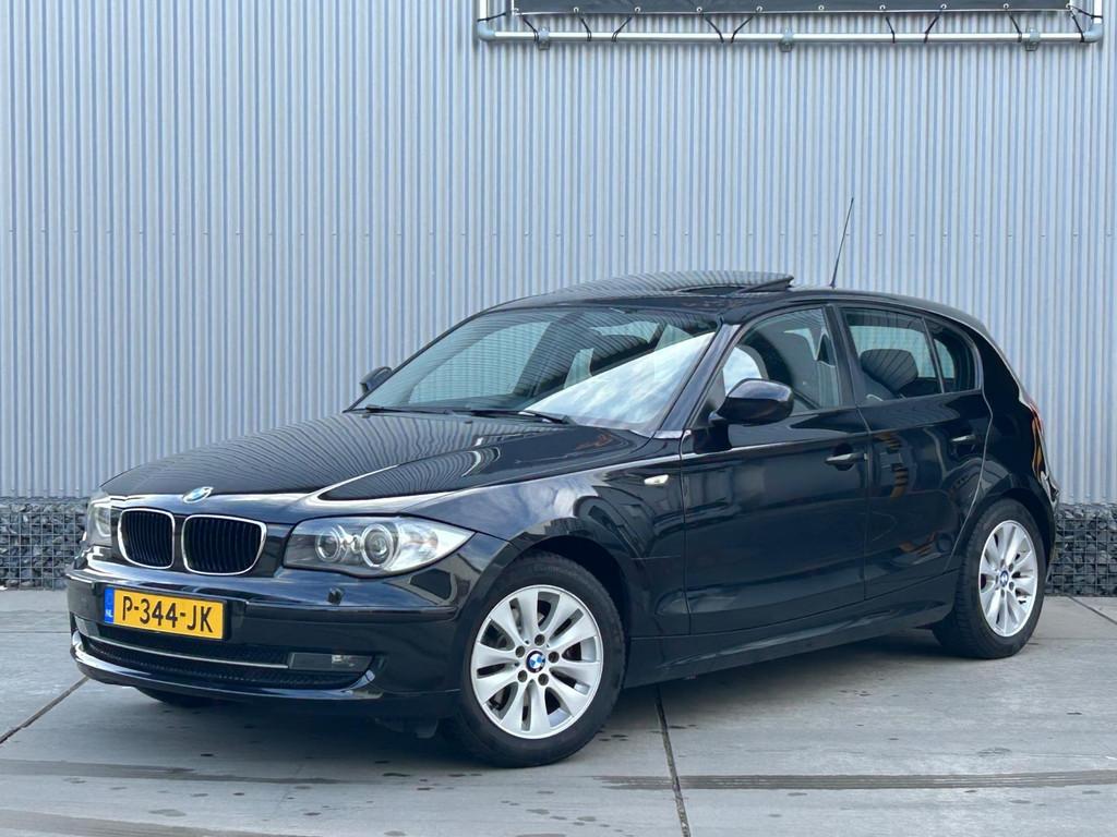 BMW 1-serie 118i Automaat, Dakraam, Clima, Cruise, Navi, Ond, Euro 5, Zwart, Zwart, Parkeersensor