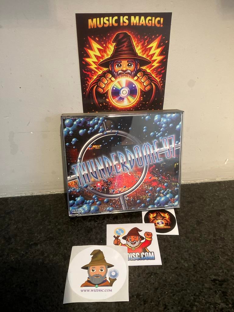 Thunderdome '97 (2 CD) + stickerset, Ophalen of Verzenden, Gebruikt, Techno of Trance
