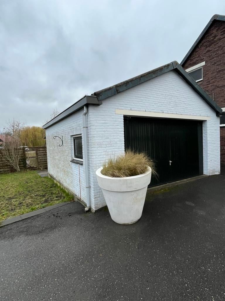 Grote garage te huur, Huizen en Kamers, Garages en Parkeerplaatsen, Zuid-Holland