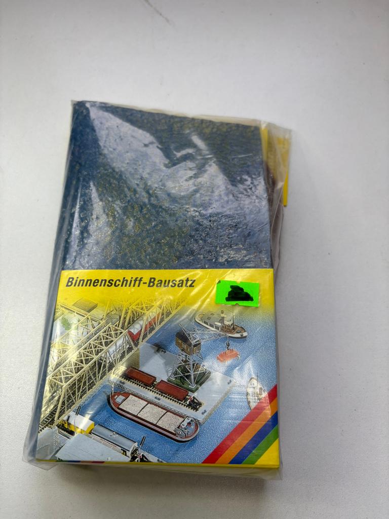 Noch Loodsboot/sleper met folie IMG5937/38/39 - IMG7687/8/9, Hobby en Vrije tijd, Modeltreinen | H0, Overige merken, Gelijkstroom of Wisselstroom