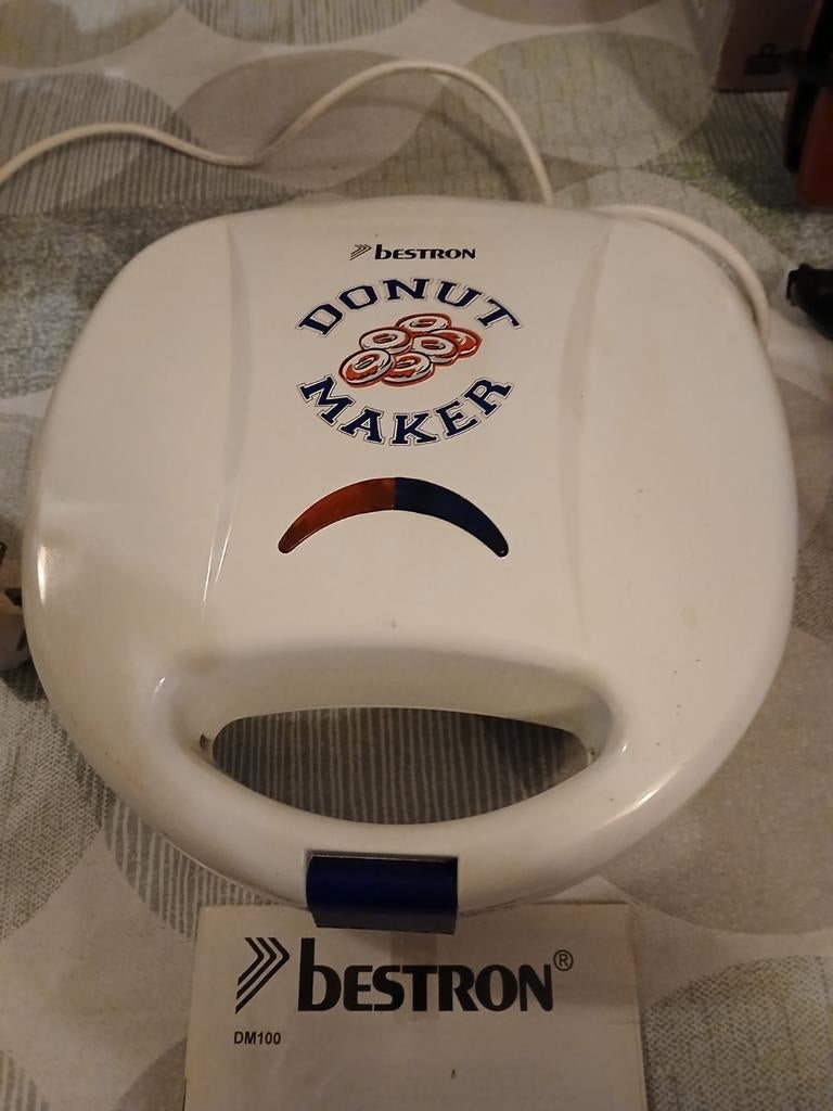Bestron Donut Maker 700 watt - nieuw !, Ophalen, Nieuw