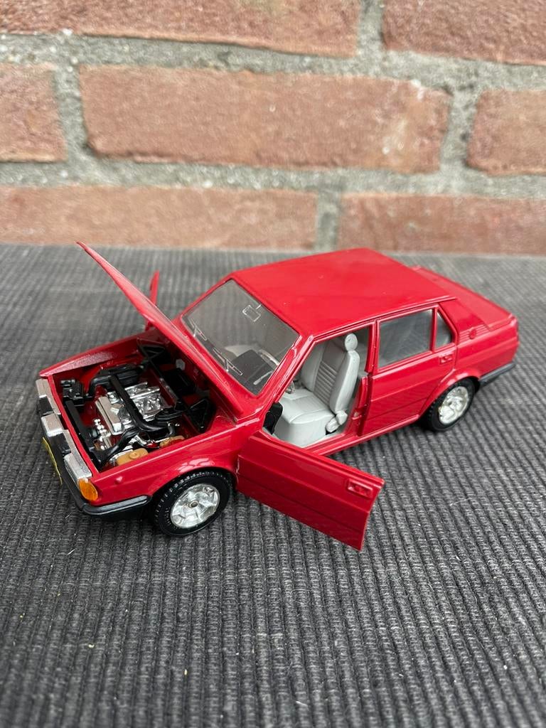 1:25 Mebetoys Alfa romeo Giulietta, Hobby en Vrije tijd, Modelauto's | 1:24, Gebruikt, Auto, Overige merken, Ophalen of Verzenden