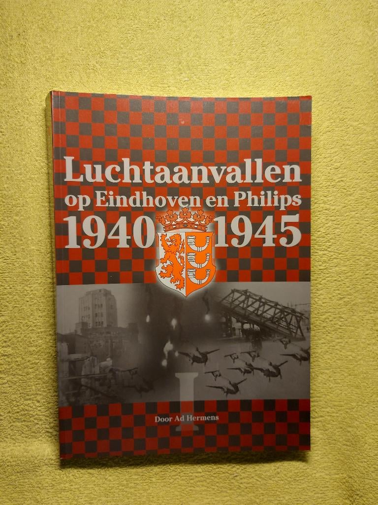 Luchtaanvallen op Eindhoven en Philips - Ad Hermens.  WW2., Boeken, Oorlog en Militair, Ophalen of Verzenden, Tweede Wereldoorlog