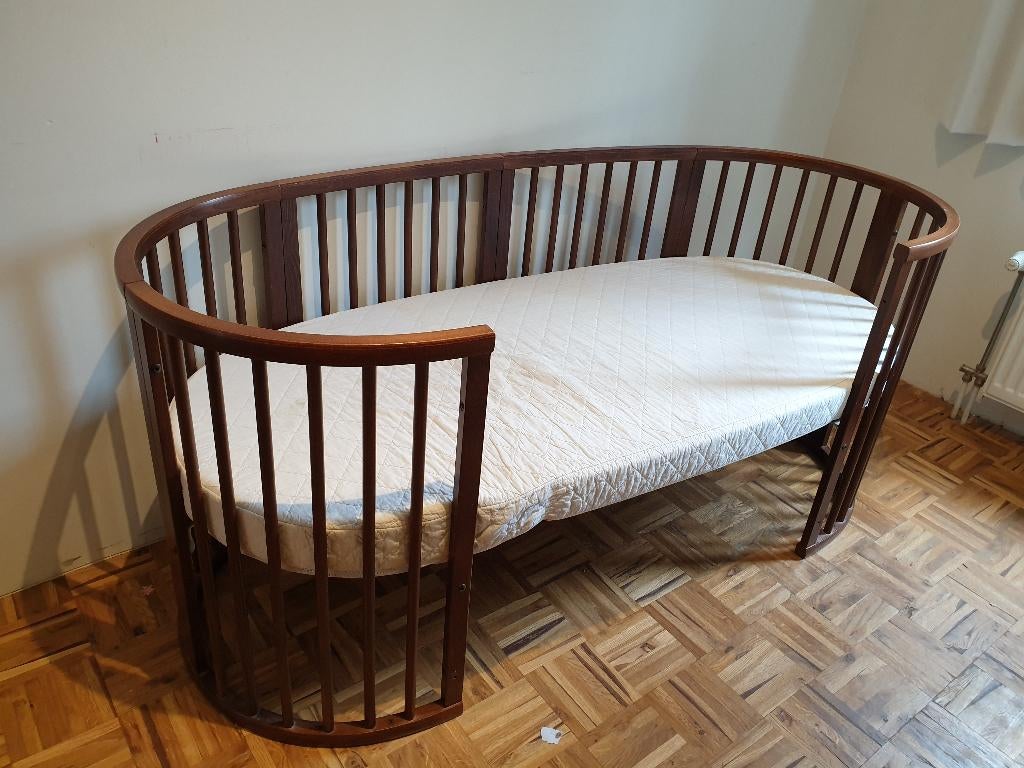 Stokke Sleepi baby en kinderbed in het PAARS, Kinderen en Baby's, Babywiegjes en Ledikanten, Ophalen, Gebruikt, Ledikant