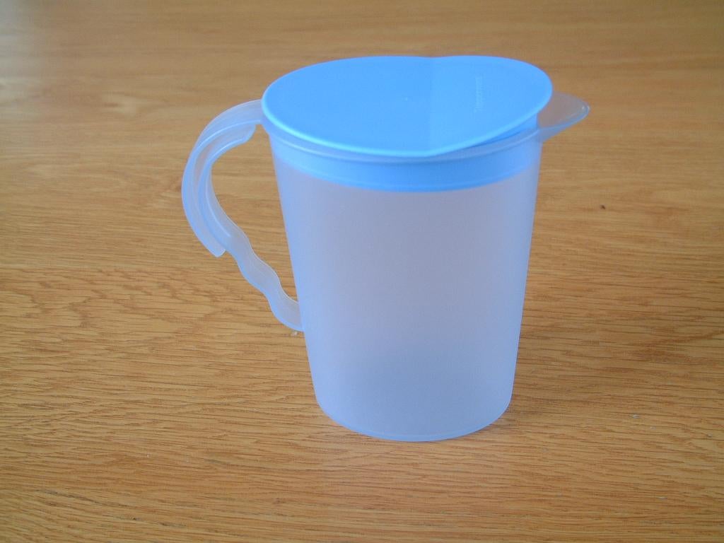 tupperware schenkkan blauw 300 ml nr. 2, Ophalen of Verzenden, Blauw, Beker of Kan