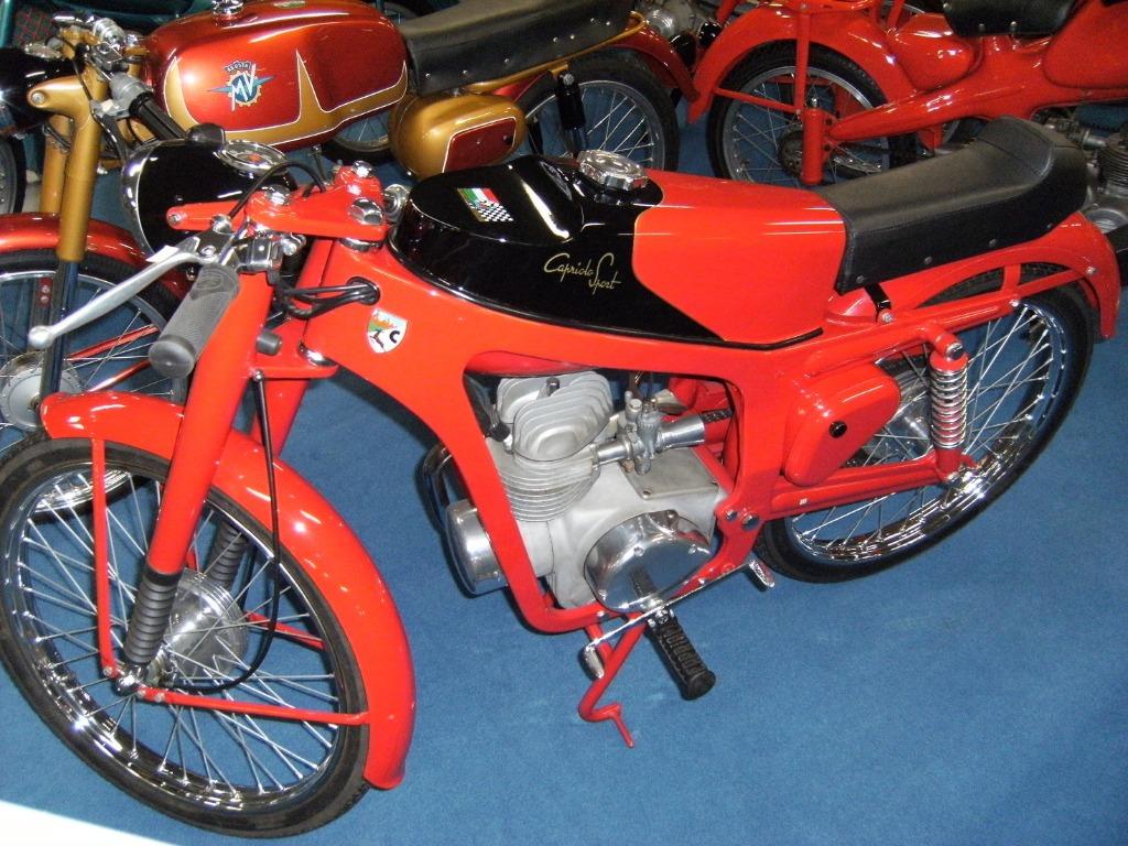 Veel italiaanse bromfietsen, Maximaal 45 km/u, Ophalen, Overige merken, 4 versnellingen