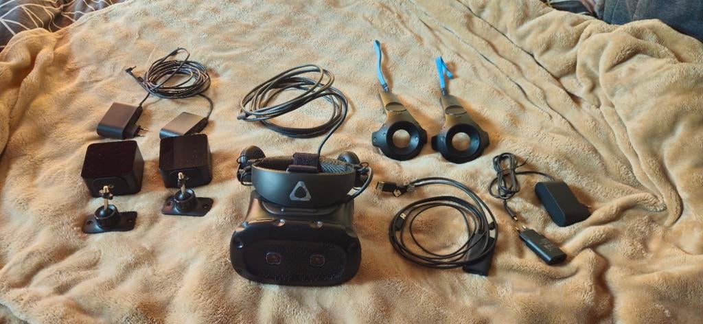 HTC Vive Cosmos Elite VR Headset - Complete Set, Spelcomputers en Games, Virtual Reality, Ophalen of Verzenden, Zo goed als nieuw
