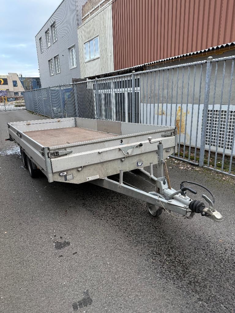 2x Hapert plateau aanhanger / autoambulance / oprijdwagen, Ophalen