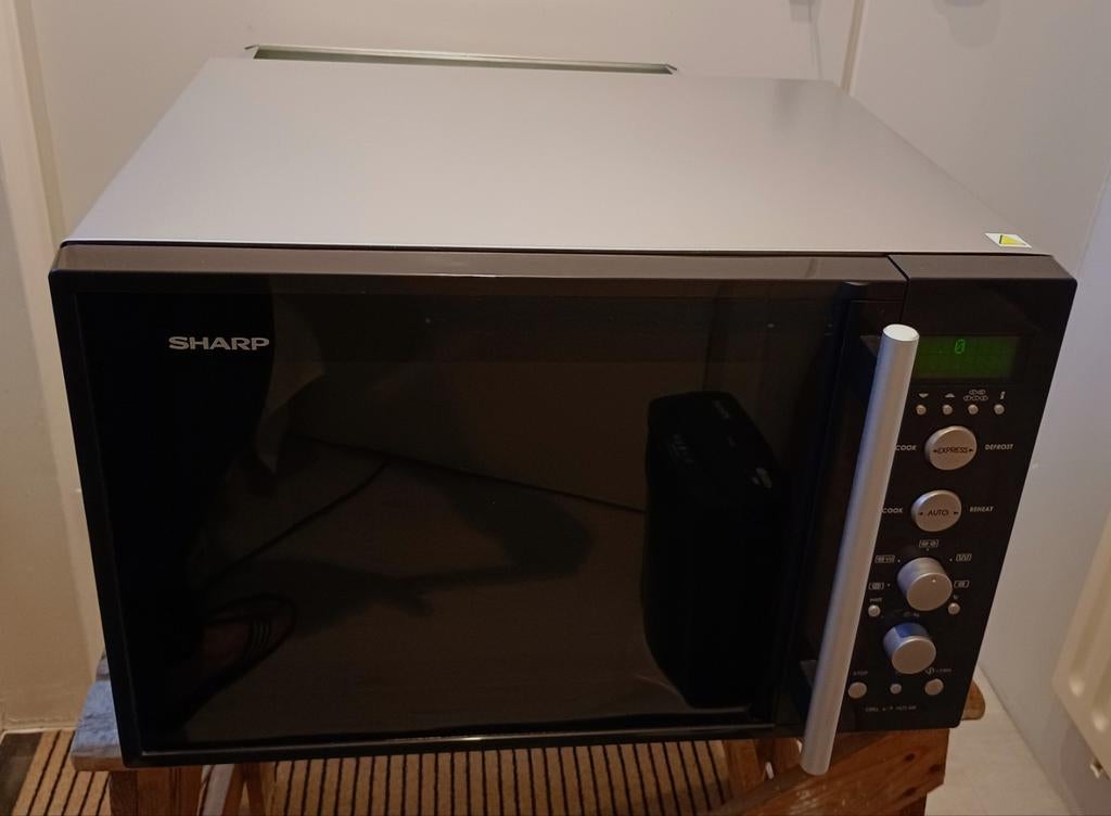 Sharp vrijst. combimagnetron hetelucht grill R-931(BK)W 2019, Combimagnetron, Gebruikt, Verzenden, .