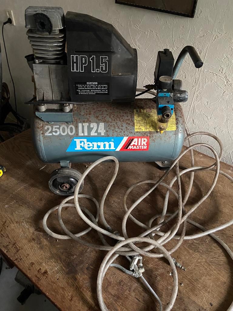 Lucht compressor HP1,5 2500 LT 24 Ferm air master, Doe-het-zelf en Verbouw, Compressors, Ophalen of Verzenden