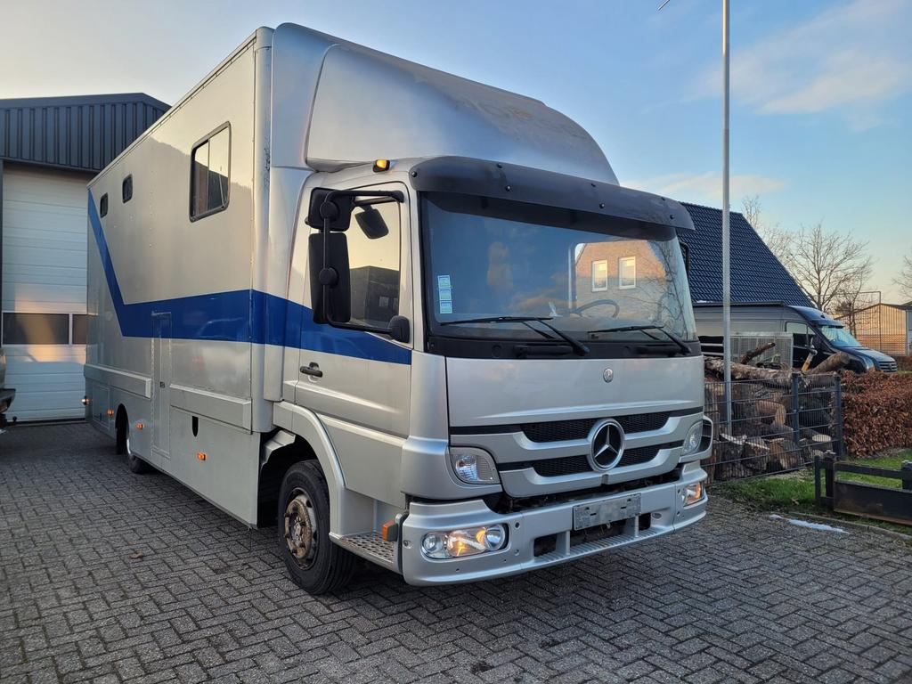 Mercedes truck/bakwagen voor camperen of motor of autocross, Auto's, Vrachtwagens, Voorwielaandrijving, Stof, Mercedes-Benz, Overige kleuren