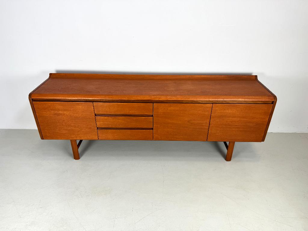 Vintage dressoir White & Newton SALE., Huis en Inrichting, Kasten | Dressoirs, Verzenden, 150 tot 200 cm, Teakhout, Zo goed als nieuw