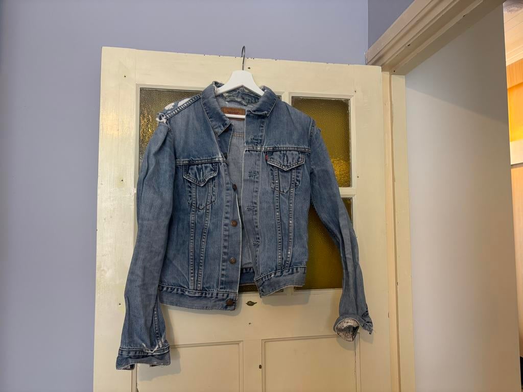 Levi’s spijkerjack M met bloemendetail, Kleding | Dames, Maat 38/40 (M), Blauw, Ophalen of Verzenden, Zo goed als nieuw