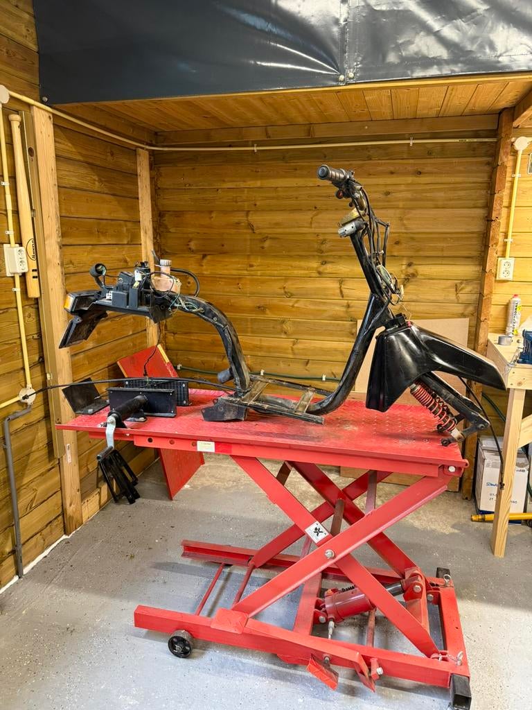 Peugeot rapido frame met kenteken, Fietsen en Brommers, Brommeronderdelen | Scooters, Gebruikt, Peugeot, Frame, Ophalen