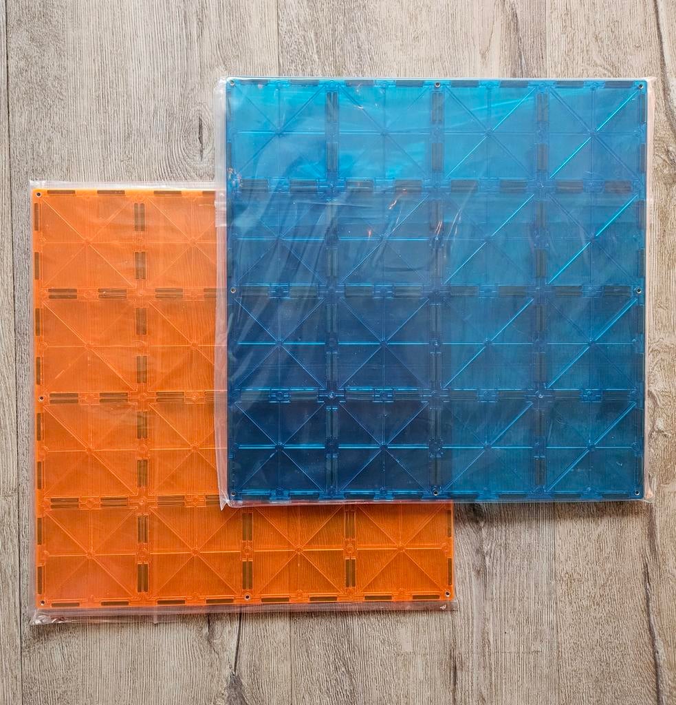 2 grondplaten Magnetic Tiles | Nieuw | 30x30 cm, Stichting Servitium, Info@stichtingservitium.nl, Nieuw, Ophalen of Verzenden