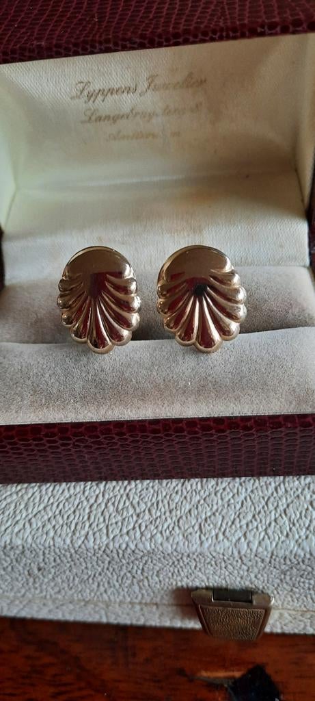 Vintage goldtone oorbellen, schelp., Ophalen of Verzenden, Overige materialen