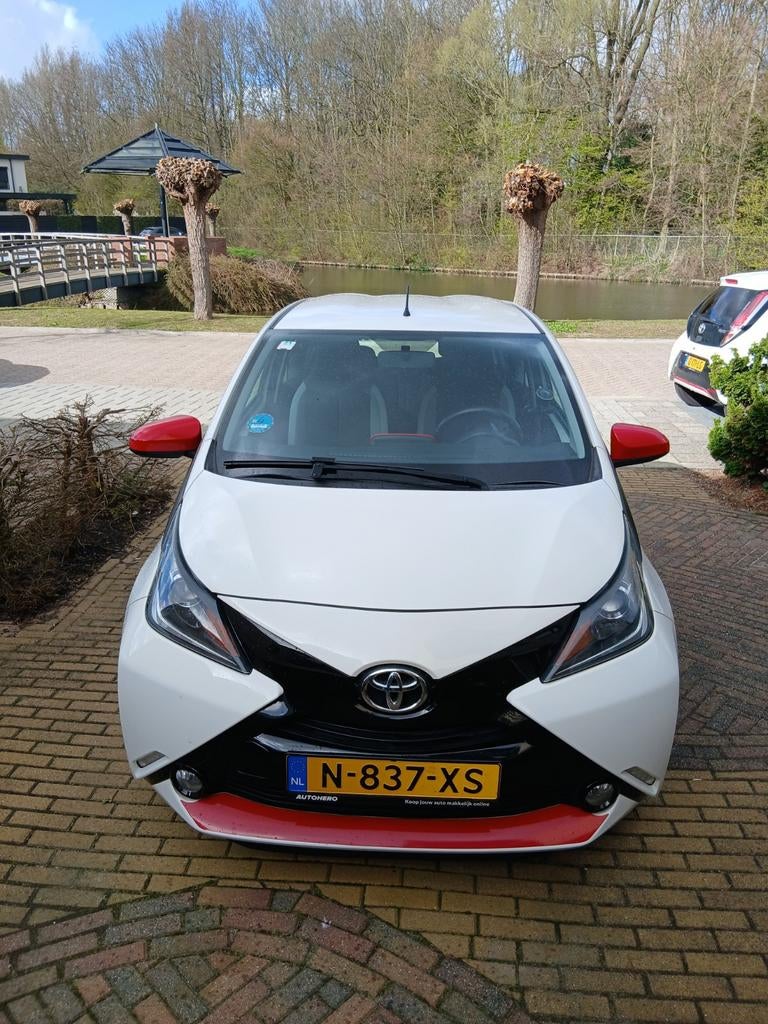 Toyota Aygo 1.0, Wit, keyless entry, Climate control, Auto's, Voorwielaandrijving, 4 stoelen, Wit, USB