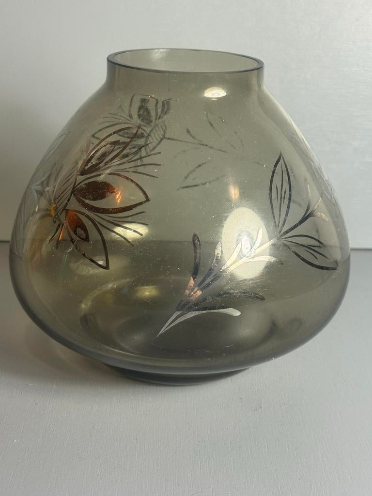 Vintage vaas Maastricht - Grijs glas met decoratie, Ophalen of Verzenden