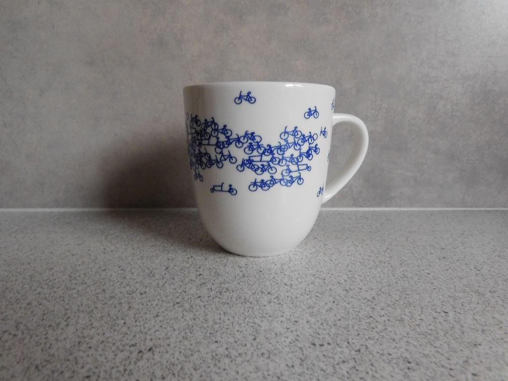 Mok 9,5x8,5 cm. Fiets Design Sylvain Tegroeg Heinen Delft, Ophalen of Verzenden, Zo goed als nieuw, Overige stijlen, Kop(pen) en/of Schotel(s)