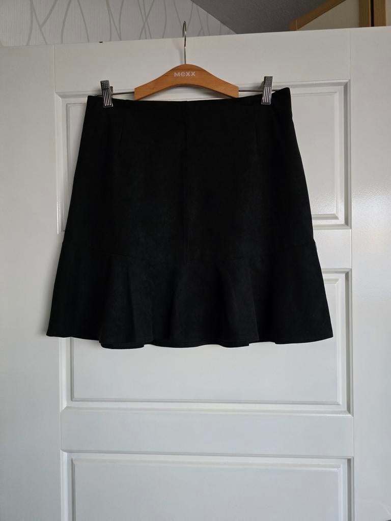 Te koop nieuwe zwarte suede dames rok, merk Esprit, maat 36, Kleding | Dames, Rokken, Zwart, Nieuw, Ophalen of Verzenden, Maat 36 (S)