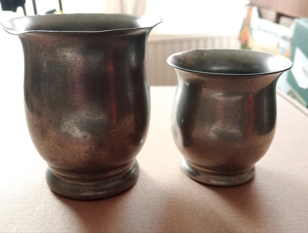 2 bekers-vaasjes Tin, Antiek en Kunst, Antiek | Tin, Ophalen of Verzenden