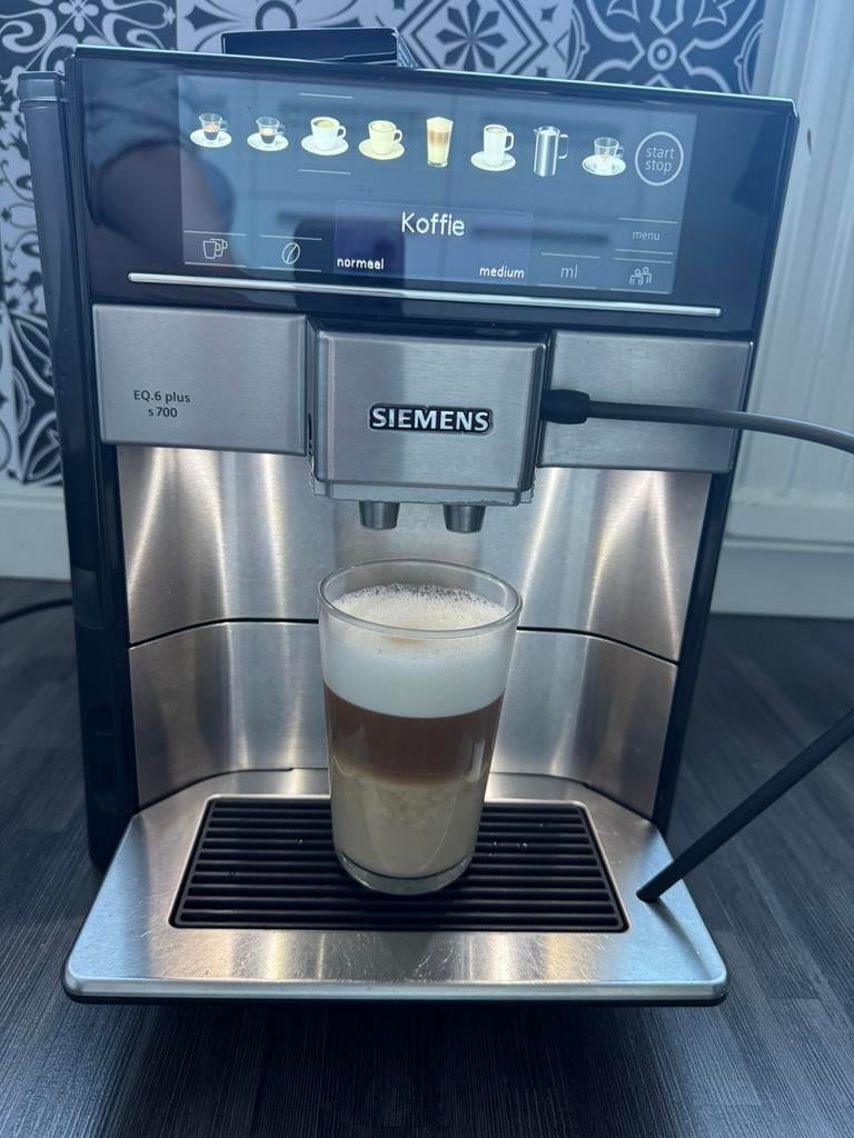 Siemens volautomatische koffiemachine EQ.6 Plus S700, Witgoed en Apparatuur, Koffiezetapparaten, Ophalen, Zo goed als nieuw, Koffiemachine