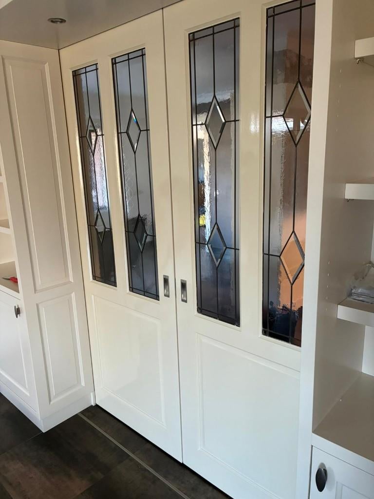 Te koop: hardhouten schuifdeuren met glas in lood., Doe-het-zelf en Verbouw, Deuren en Horren, Ophalen, 80 tot 100 cm, 215 cm of meer