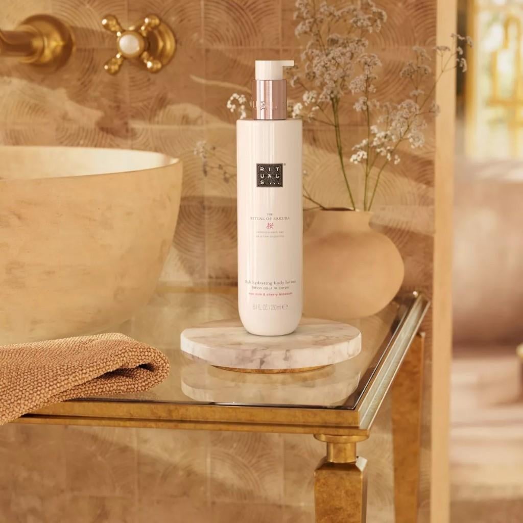 nieuwe rituals sakura bodylotion 250ml, Verzenden, Nieuw, Bodylotion, Crème of Olie