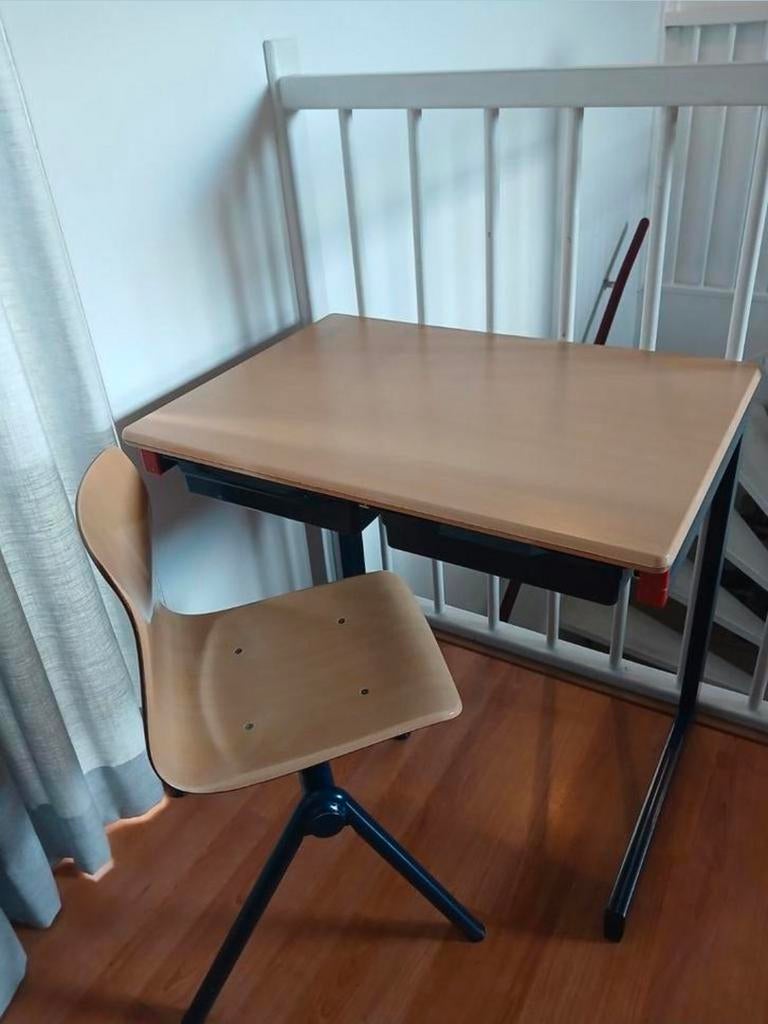 Kinderbureau met stoel, Ophalen, Gebruikt