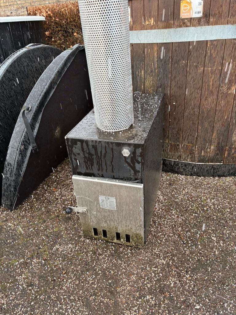 2e hands gebruikte kirami hottub - zie website gebruikt hout, Ophalen, 7921AE, Fast Fair b.v., Zo goed als nieuw