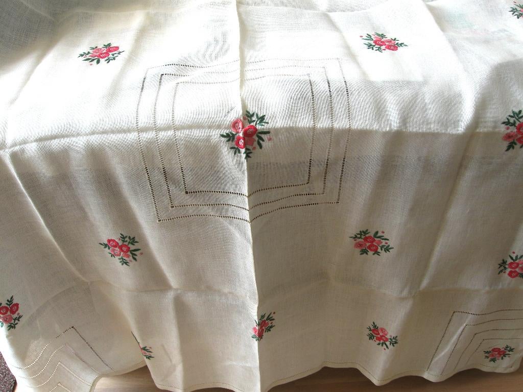 Mooie linnen kleed met handwerk zie foto's nieuw, Ophalen of Verzenden, Nieuw, Overige kleuren, Tafelkleed of Tafelzeil