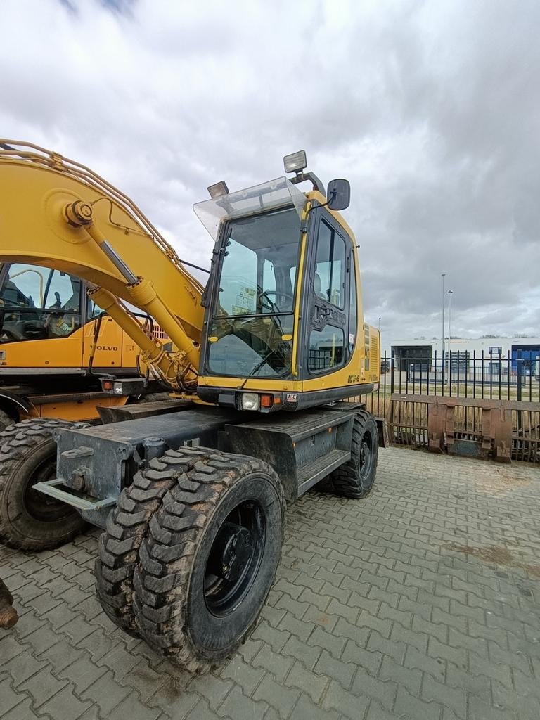 Mobiele Komatsu PW130ES Graafmachine, Zakelijke goederen, Machines en Bouw | Kranen en Graafmachines, Ophalen of Verzenden, Graafmachine