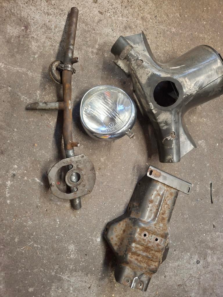 Kreidler Onderdelen hondekop, Fietsen en Brommers, Brommers | Kreidler, Ophalen of Verzenden