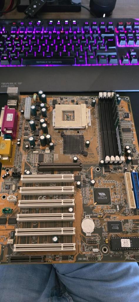 Shuttle AK31, Computers en Software, Vintage Computers, Ophalen of Verzenden