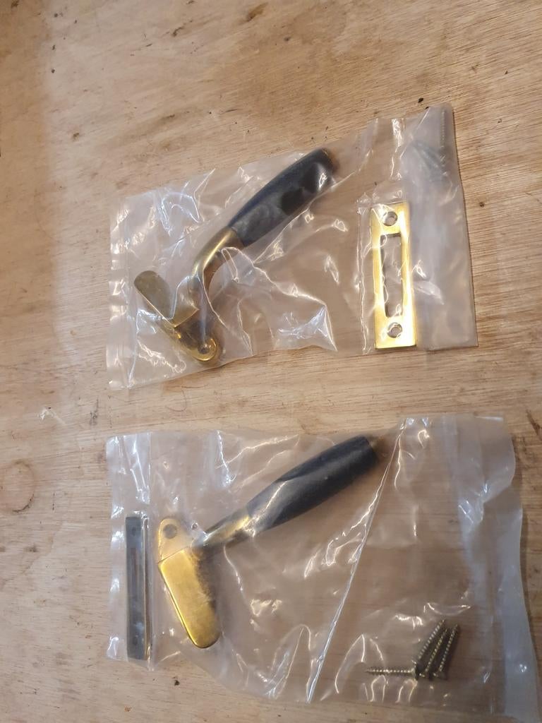 Raamsluiting messing+ebbenhout 40stuks, Ophalen