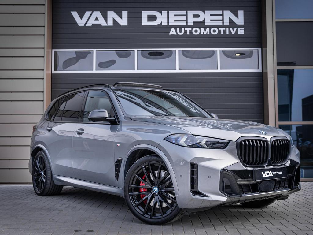 BMW X5 xDrive50e - M-Sport Pro l NAP l Stratos Grey l B&W Au, Auto's, BMW, Gebruikt, 2395 kg, Bedrijf, 489 pk