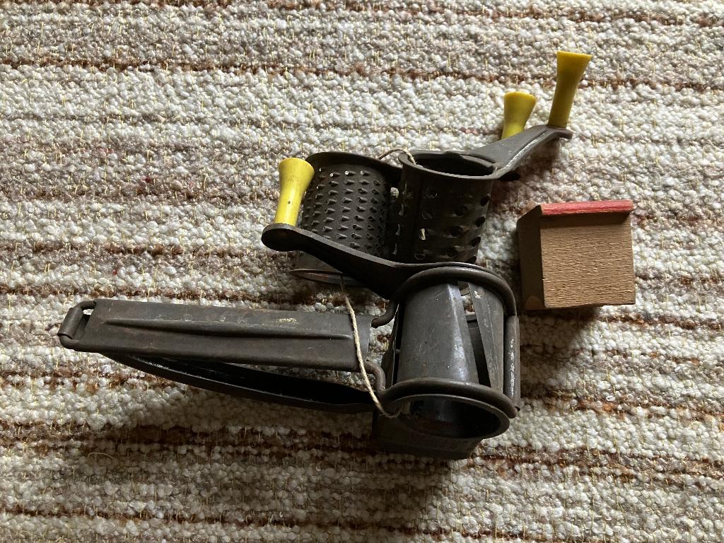vintage rasp kaas jaren 50 met 3 verschillende raspen, Antiek en Kunst, Antiek | Keukenbenodigdheden, Ophalen of Verzenden