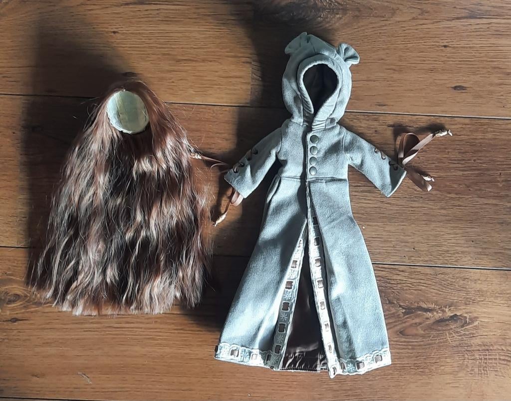Bjd 1/4, msd poppen, ooak suedine mantel met nieuwe pruik, Verzamelen, Poppen, Ophalen of Verzenden, Nieuw, Kleertjes