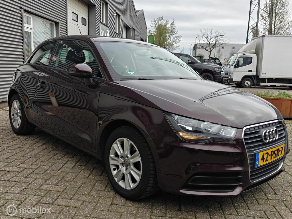 Audi A11.2TFSi Attraction ProLine Business Airco FullNavi NL, Euro 5, 86 pk, 4 cilinders, 4 stoelen