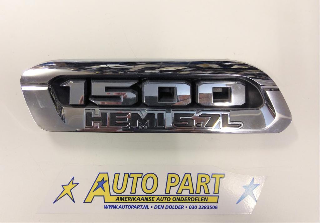 Dodge Ram motorkap embleem 2019-2021, Gebruikt, PO Box 21-8004 | Auburn Hills, MI 48321-8004, Amerikaanse onderdelen, Ophalen of Verzenden