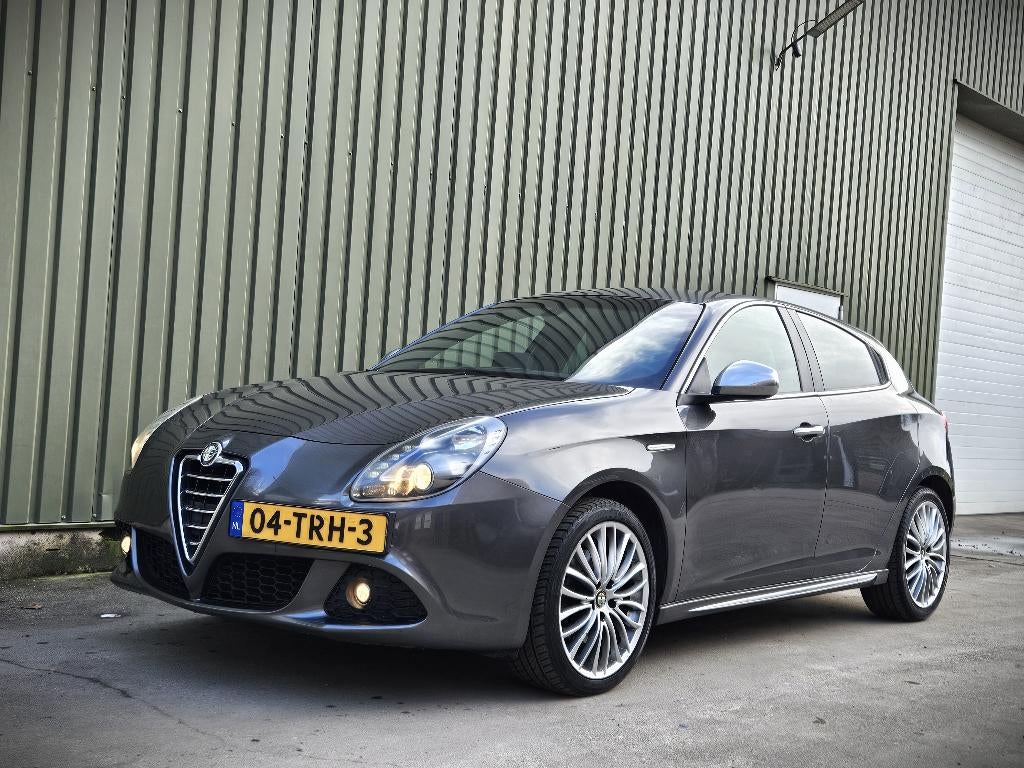 Alfa Romeo Giulietta 1.4 Turbo 170 pk 2012 | PDC | 18 inch, Voorwielaandrijving, 4 cilinders, Handgeschakeld, Parkeersensor