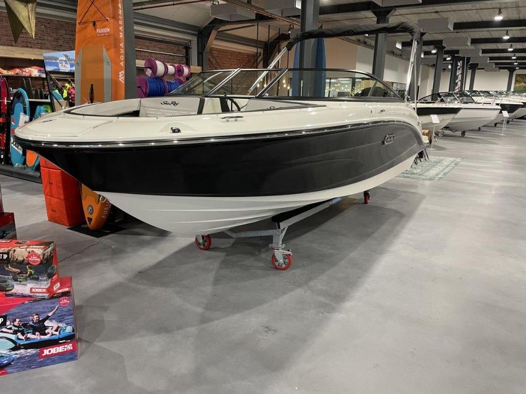 Sea Ray actie; gratis captain's package! inboard & outboard, Ophalen, Info@bomert.nl, Sea Ray Boats Inc., Nieuw
