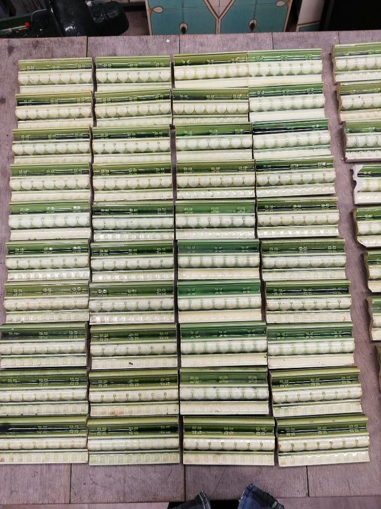 40 Groen/lichtgeel antieke bewerkte randtegels 15x7,5cm, Ophalen