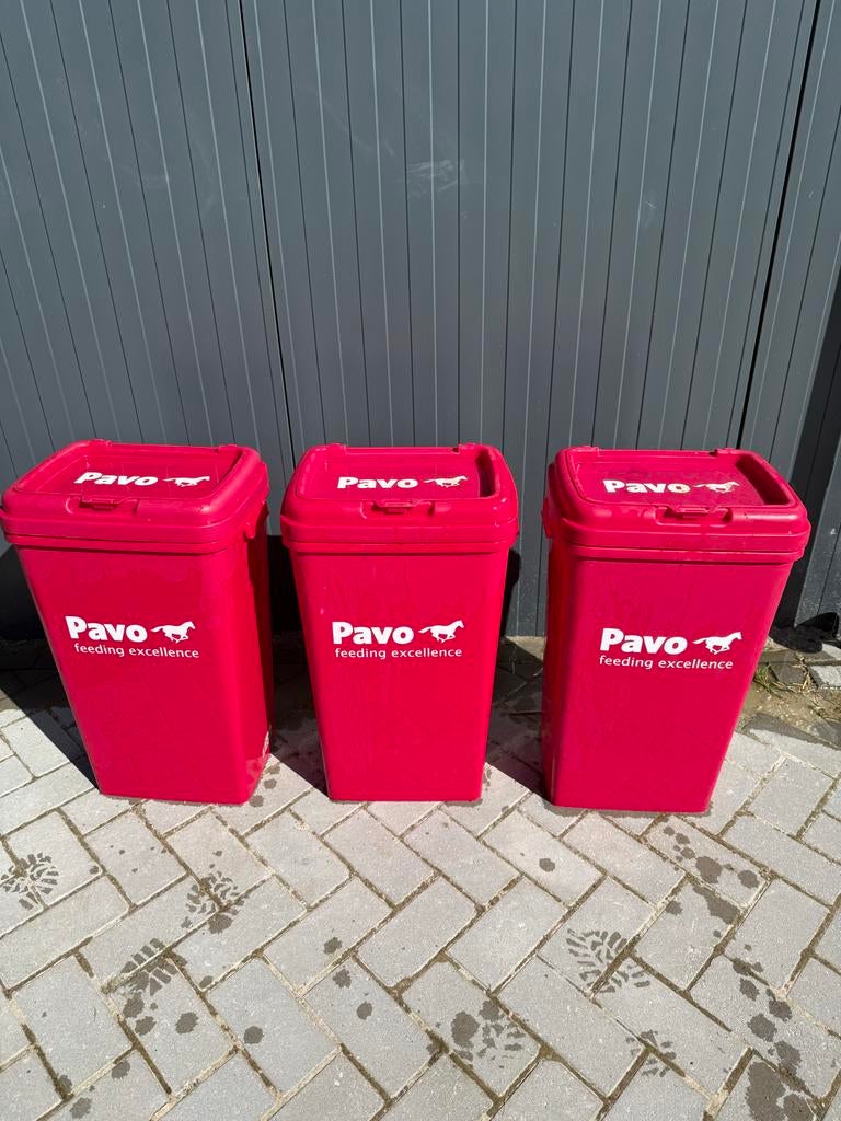 3 x roze pavo voerton, Ophalen, Zo goed als nieuw, Overige soorten