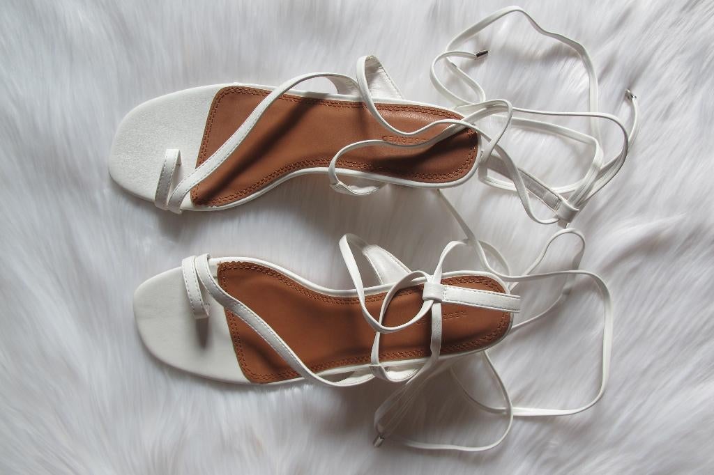 Geometric heel sandals (Reserved), Kleding | Dames, Schoenen, Wit, Nieuw, Reserved, Sandalen of Muiltjes