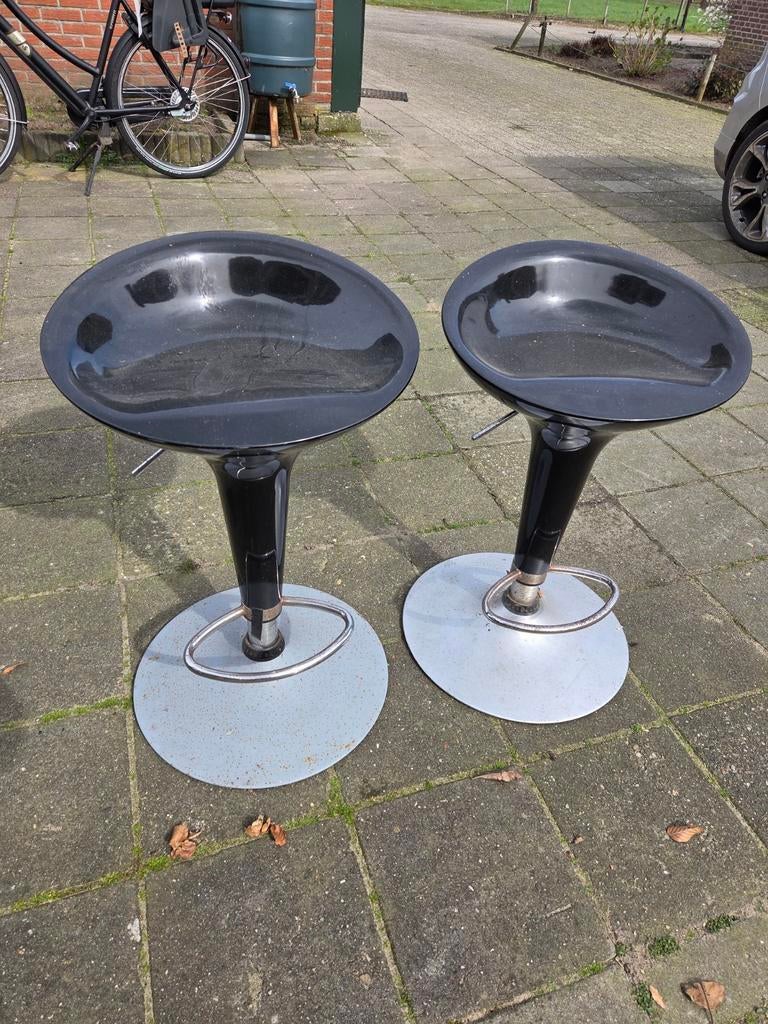 Gratis 2 barkrukken, 2 krukken, Ophalen, Gebruikt, 60 tot 90 cm