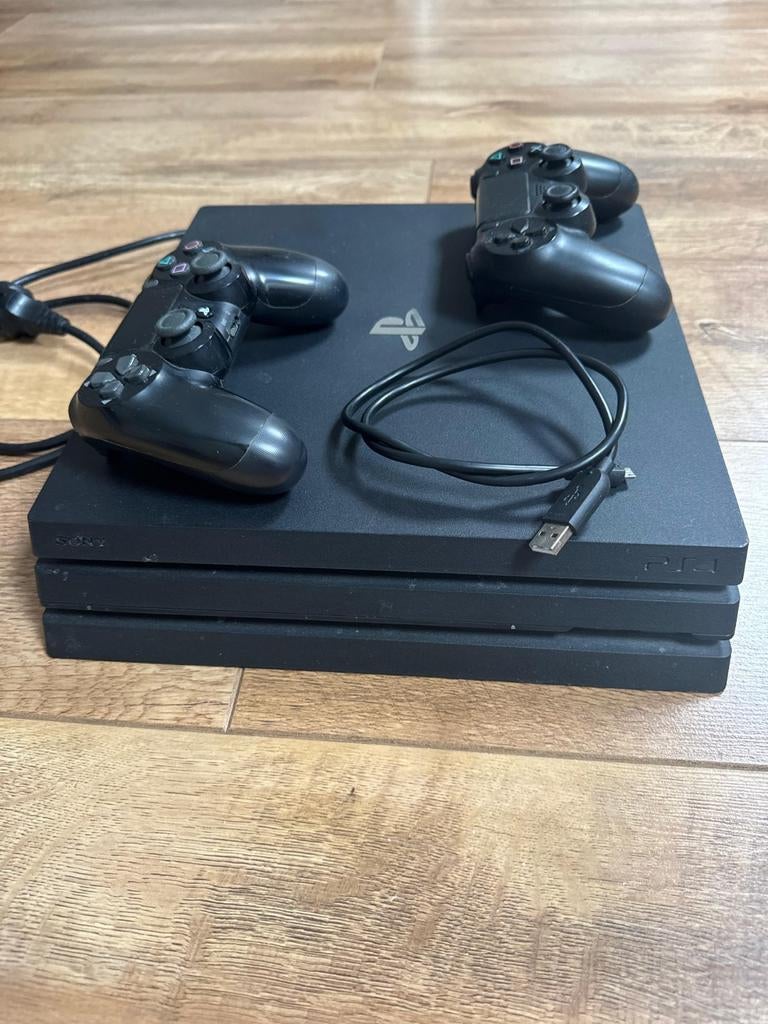 Playstation 4 ( ps4 ) Pro met twee controllers en kabels, Ophalen of Verzenden