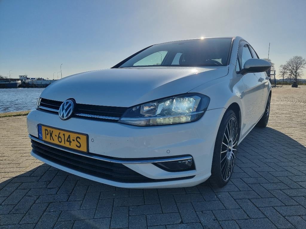 Volkswagen Golf 7.5 1.6 TDI 7-DSG 5D 2017 Wit, Auto's, Volkswagen, Euro 6, 4 cilinders, Wit, Origineel Nederlands